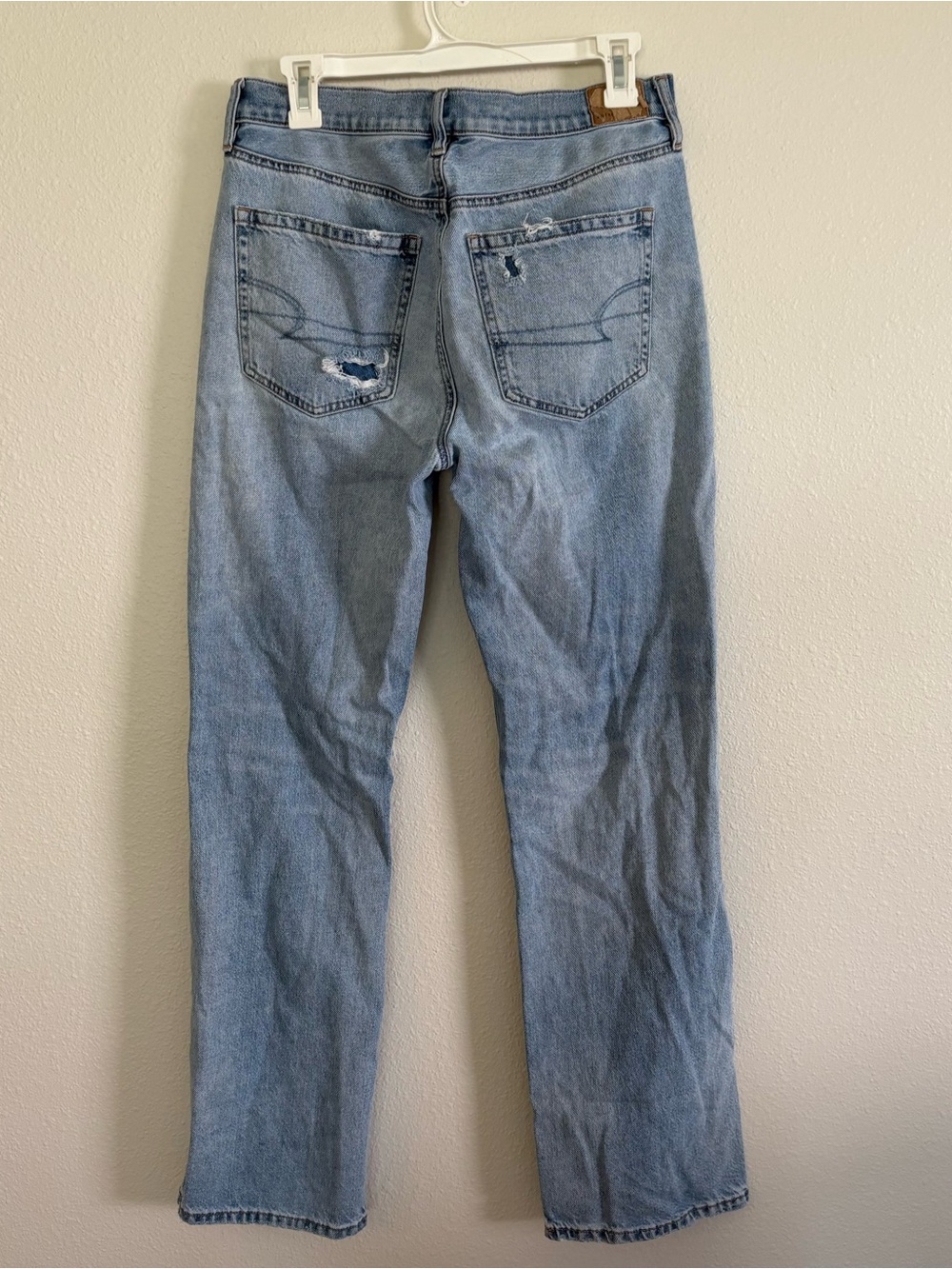 American Eagle Jeans Blue Denim Low Rise Baggy Distressed Size 6R Light Wash - Picture 3 of 8